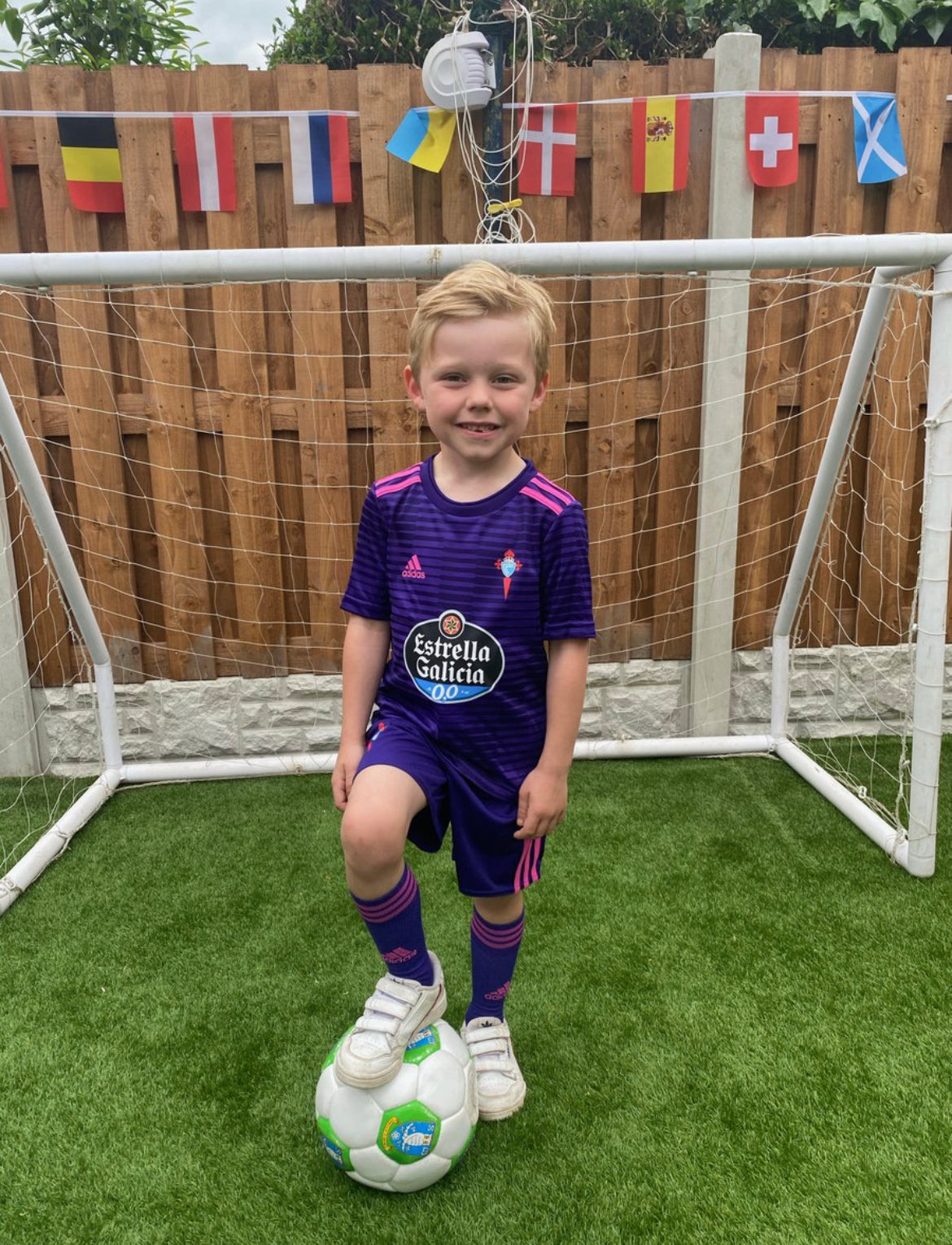 Verrassingsshirts: Update over Mystery Voetbalshirt Boxen voor Kinderen!