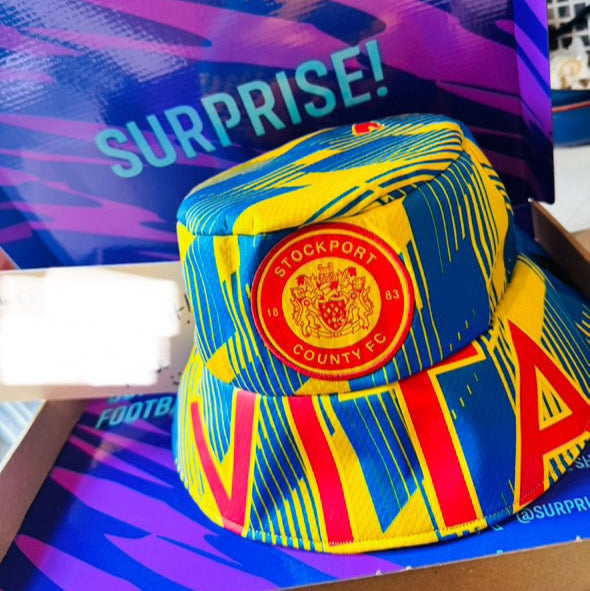 Pet met aangepast voetbalshirt - Gemaakt van jouw shirt!