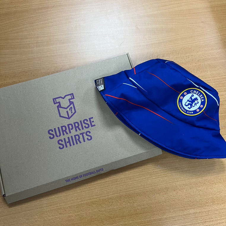 Pet met aangepast voetbalshirt - Gemaakt van jouw shirt!