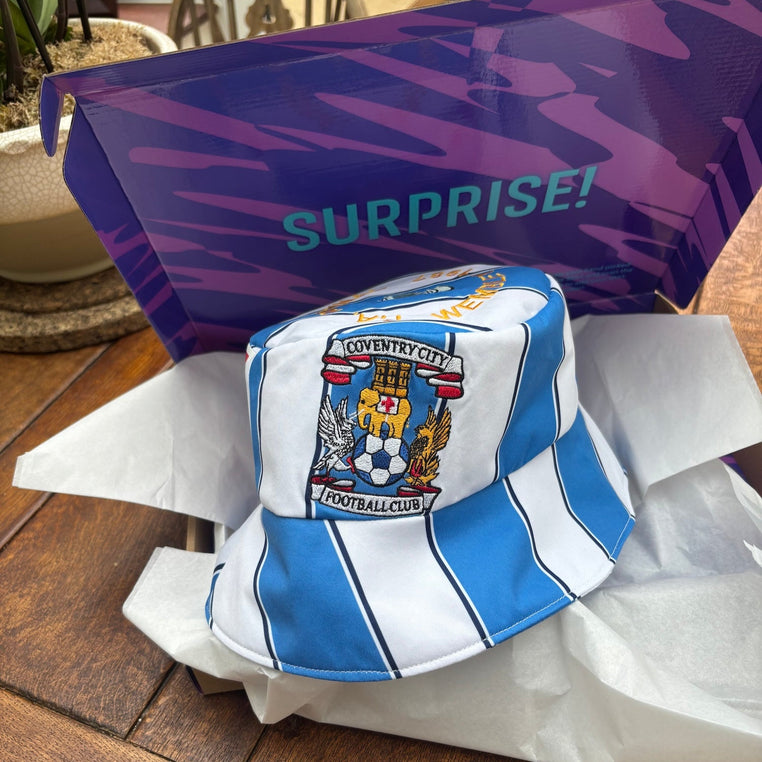 Pet met aangepast voetbalshirt - Gemaakt van jouw shirt!